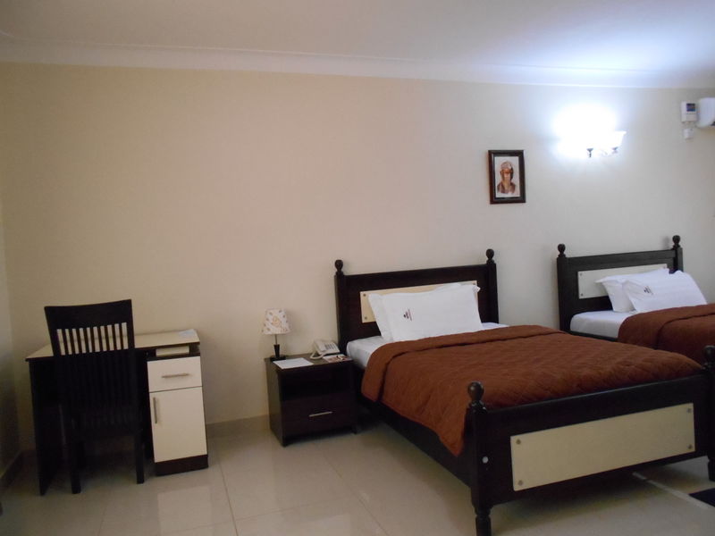 Marie'S Royale Hotel Кампала Екстериор снимка