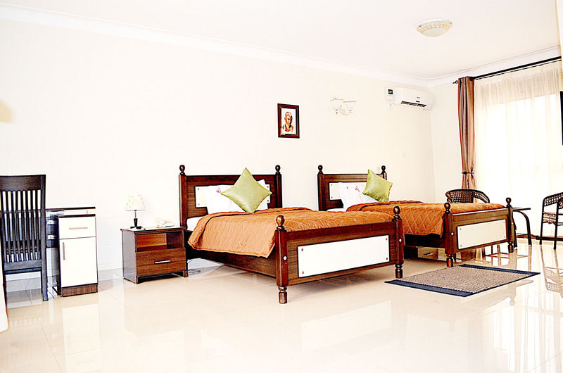Marie'S Royale Hotel Кампала Екстериор снимка